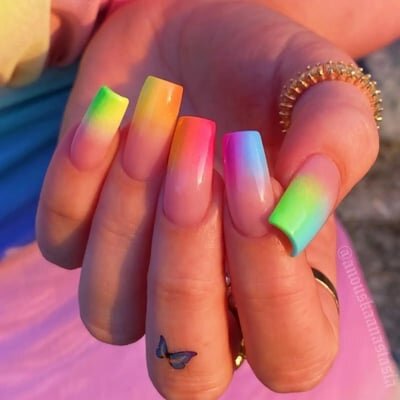 unghie fluo sfumate colorate